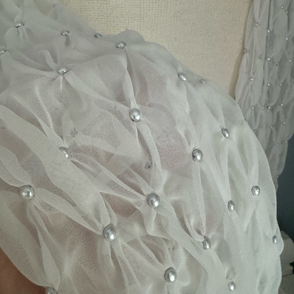 Vintage St. John white dress with sheer long sleeves and faux pearls - Picture 4 of 10